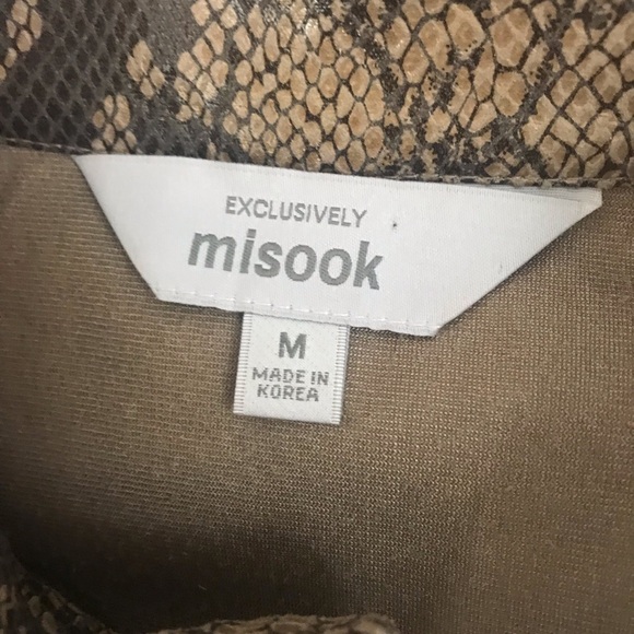 exclusively misook Snake Skin Print Shiny Jacket - Picture 5 of 6